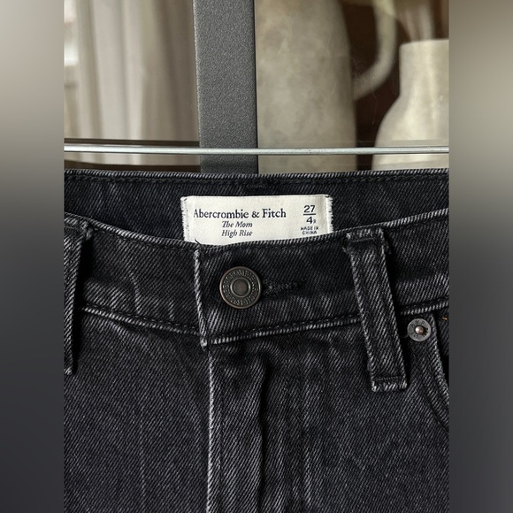 Abercrombie Mom High Rise Black Jeans - Picture 3 of 4